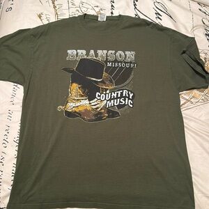 Greens-Shirt XXL. Branson MO Country Music. Groot of the Loom